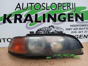 Gebruikte Rechter Koplamp BMW 5 serie Touring (E39) 523i 24V Prijs € 49,99 Margeregeling aangeboden door Autosloperij Kralingen B.V.