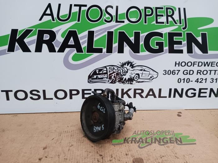 Gebruikte Stuurpomp BMW 5 serie Touring (E39) 523i 24V Prijs € 74,99 Margeregeling aangeboden door Autosloperij Kralingen B.V.