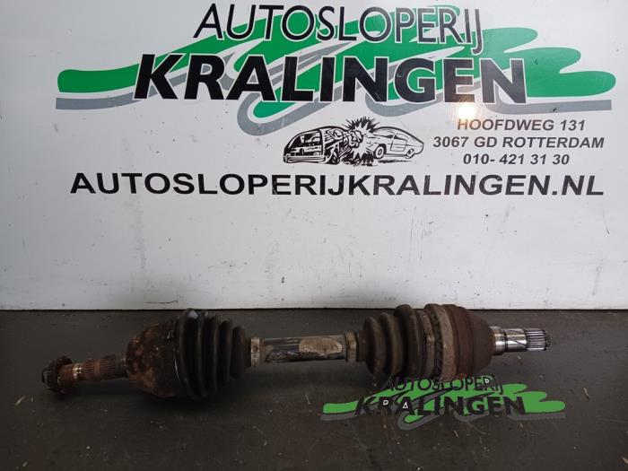 Gebruikte Aandrijfas links-voor Opel Zafira (M75) 2.2 16V Direct Ecotec Prijs € 24,99 Margeregeling aangeboden door Autosloperij Kralingen B.V.