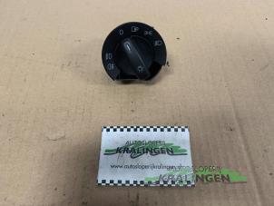 Gebruikte Licht Schakelaar Volkswagen Eos (1F7/F8) 2.0 FSI 16V Prijs € 9,99 Margeregeling aangeboden door Autosloperij Kralingen B.V.