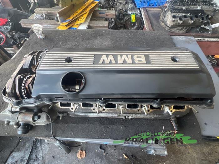 Gebruikte Cilinderkop BMW 5 serie Touring (E39) 523i 24V Prijs € 299,99 Margeregeling aangeboden door Autosloperij Kralingen B.V.
