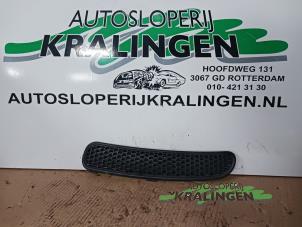 Gebruikte Grille Mini Mini Cooper S (R53) 1.6 16V Prijs € 25,00 Margeregeling aangeboden door Autosloperij Kralingen B.V.