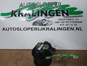 Gebruikte Chaufage Ventilatiemotor Renault Scénic I (JA) 1.6 16V Prijs € 39,99 Margeregeling aangeboden door Autosloperij Kralingen B.V.