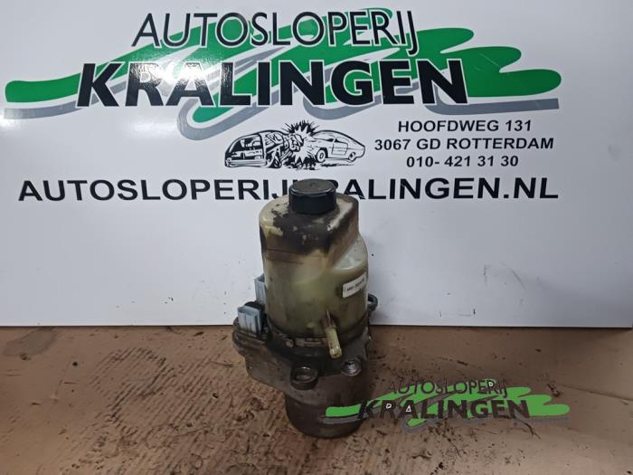 Gebruikte Servopomp Ford Focus 2 C+C 2.0 TDCi 16V Prijs € 29,99 Margeregeling aangeboden door Autosloperij Kralingen B.V.