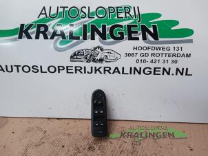 Gebruikte Schakelaar Elektrisch Raam Peugeot 308 (4A/C) 1.6 VTI 16V Prijs € 24,99 Margeregeling aangeboden door Autosloperij Kralingen B.V.