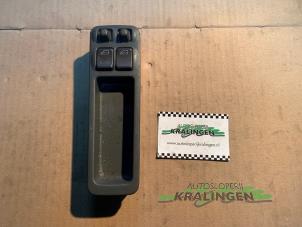 Gebruikte Ruit schakelaar elektrisch Volvo V40 (VW) 1.8 16V Prijs € 9,99 Margeregeling aangeboden door Autosloperij Kralingen B.V.