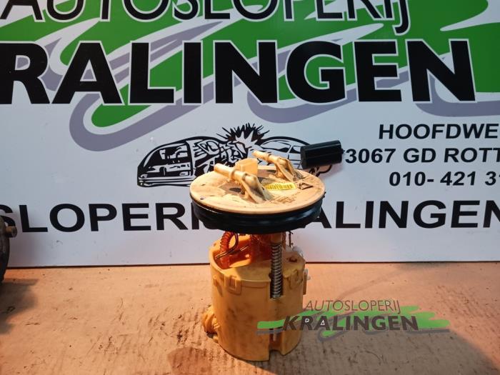 Gebruikte Tank element Pomp Ford Fiesta 6 (JA8) 1.4 TDCi Prijs € 29,99 Margeregeling aangeboden door Autosloperij Kralingen B.V.