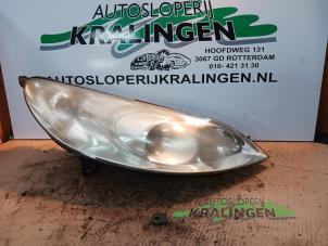 Gebruikte Rechter Koplamp Peugeot 407 (6D) 3.0 V6 24V VVT Prijs € 99,99 Margeregeling aangeboden door Autosloperij Kralingen B.V.