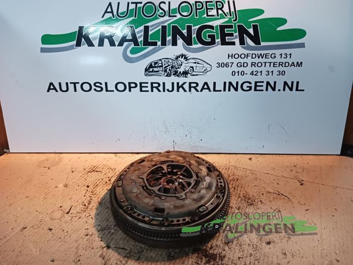 Gebruikte Vliegwiel dubbele massa Seat Leon (1P1) 2.0 FSI 16V Prijs € 69,99 Margeregeling aangeboden door Autosloperij Kralingen B.V.