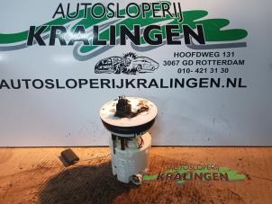 Gebruikte Benzinepomp Ford Fiesta 6 (JA8) 1.25 16V Prijs € 39,99 Margeregeling aangeboden door Autosloperij Kralingen B.V.