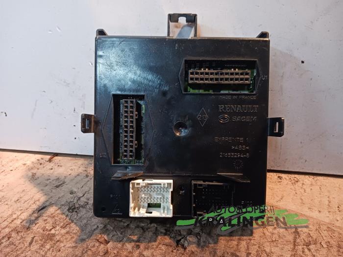 Computer Body Control van een Renault Laguna II Grandtour (KG) 1.9 dCi 100 2003