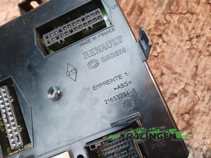 Computer Body Control van een Renault Laguna II Grandtour (KG) 1.9 dCi 100 2003