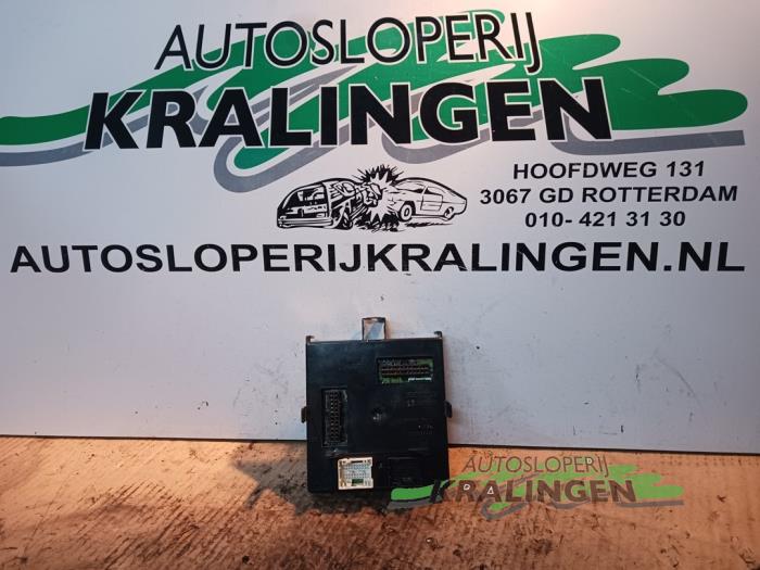 Computer Body Control van een Renault Laguna II Grandtour (KG) 1.9 dCi 100 2003