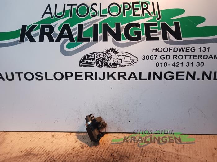 Gebruikte Turbodrukregelaar BMW 7 serie (E65/E66/E67) 730d 24V Prijs € 19,99 Margeregeling aangeboden door Autosloperij Kralingen B.V.