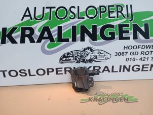 Gebruikte Ruitenwis Schakelaar Renault Kangoo Express (FW) 1.5 dCi 90 FAP Prijs € 34,99 Margeregeling aangeboden door Autosloperij Kralingen B.V.