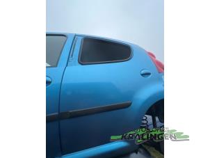 Gebruikte Portier 4Deurs links-achter Peugeot 107 1.0 12V Prijs € 74,98 Margeregeling aangeboden door Autosloperij Kralingen B.V.