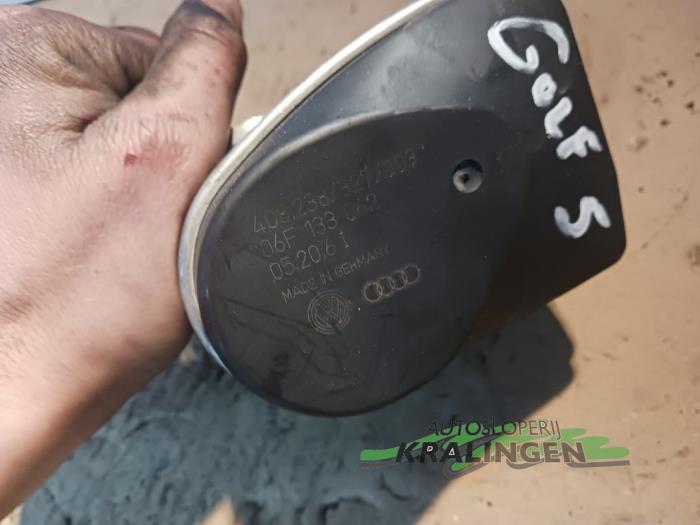 Gasklephuis van een Volkswagen Golf V (1K1) 2.0 FSI 16V 2004