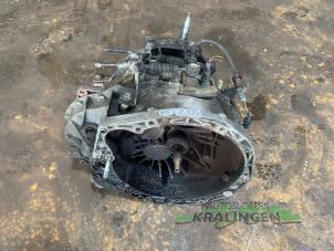 Gebruikte Versnellingsbak Opel Vivaro 1.9 DI Prijs € 299,99 Margeregeling aangeboden door Autosloperij Kralingen B.V.