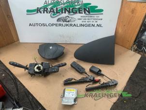 Gebruikte Airbag set Renault Twingo II (CN) 1.5 dCi 90 FAP Prijs op aanvraag aangeboden door Autosloperij Kralingen B.V.