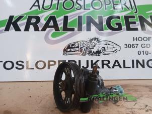 Gebruikte Pomp Servo Opel Vivaro 1.9 DI Prijs € 34,99 Margeregeling aangeboden door Autosloperij Kralingen B.V.