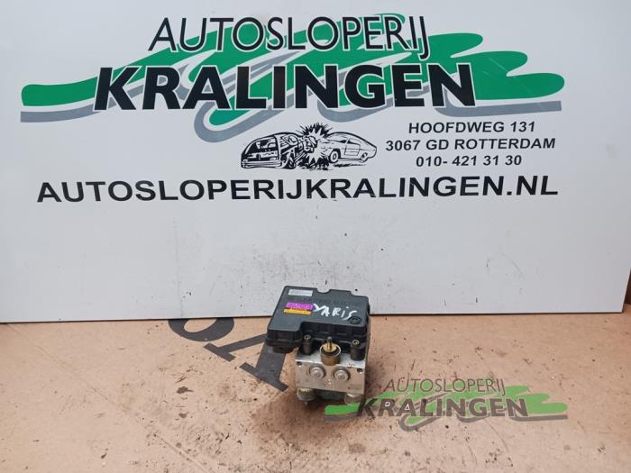 Gebruikte ABS Pomp Toyota Yaris (P1) 1.0 16V VVT-i Prijs € 19,98 Margeregeling aangeboden door Autosloperij Kralingen B.V.