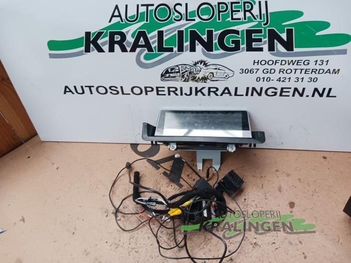 Gebruikte Display Interieur BMW 3 serie (E90) 320i 16V Prijs op aanvraag aangeboden door Autosloperij Kralingen B.V.