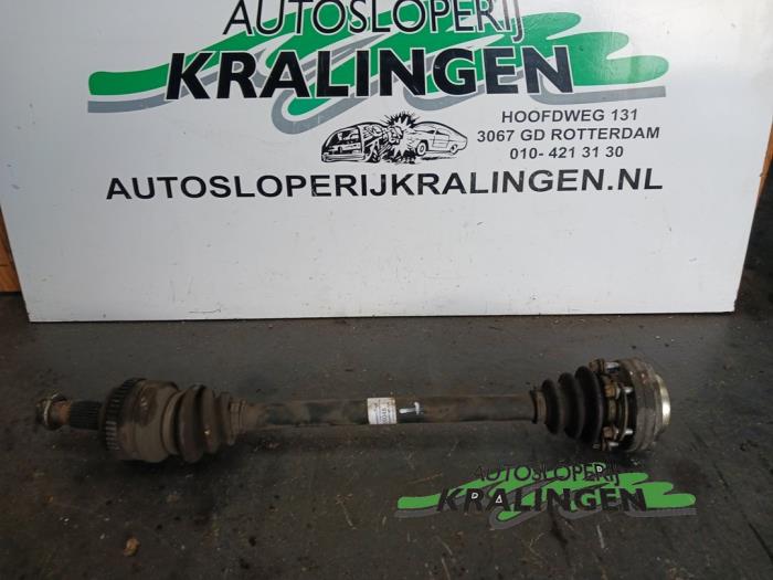 Gebruikte Aandrijfas links-achter BMW 3 serie (E90) 320i 16V Prijs € 34,98 Margeregeling aangeboden door Autosloperij Kralingen B.V.