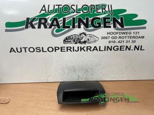 Gebruikte Display Interieur Peugeot Partner (GC/GF/GG/GJ/GK) 1.6 HDI 75 Phase 1 Prijs € 24,99 Margeregeling aangeboden door Autosloperij Kralingen B.V.