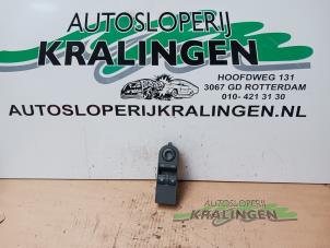 Gebruikte Ruit schakelaar elektrisch Opel Zafira (M75) 2.2 16V Direct Ecotec Prijs € 49,99 Margeregeling aangeboden door Autosloperij Kralingen B.V.