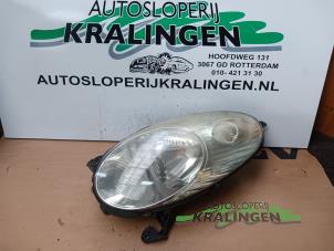 Gebruikte Koplamp links Nissan Micra (K12) 1.2 16V Prijs € 24,99 Margeregeling aangeboden door Autosloperij Kralingen B.V.
