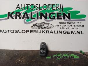 Gebruikte Raam schakelaar elektrisch Lancia Ypsilon (843) 1.4 16V Prijs € 49,99 Margeregeling aangeboden door Autosloperij Kralingen B.V.