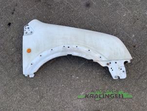 Gebruikte Spatbord rechts-voor Ford Transit Connect 1.8 Tddi Prijs € 49,99 Margeregeling aangeboden door Autosloperij Kralingen B.V.