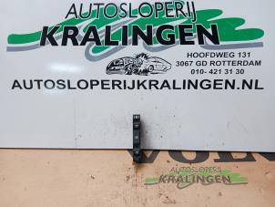 Gebruikte Schakelaar Elektrisch Raam BMW 3 serie (E46/4) 320i 24V Prijs € 9,99 Margeregeling aangeboden door Autosloperij Kralingen B.V.