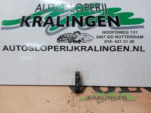 Gebruikte Schakelaar Elektrisch Raam BMW 3 serie (E46/4) 320i 24V Prijs € 9,99 Margeregeling aangeboden door Autosloperij Kralingen B.V.