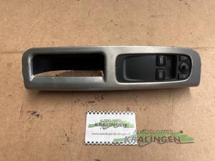 Gebruikte Raam schakelaar elektrisch Volvo C30 (EK/MK) 2.0 D 16V Prijs € 24,99 Margeregeling aangeboden door Autosloperij Kralingen B.V.