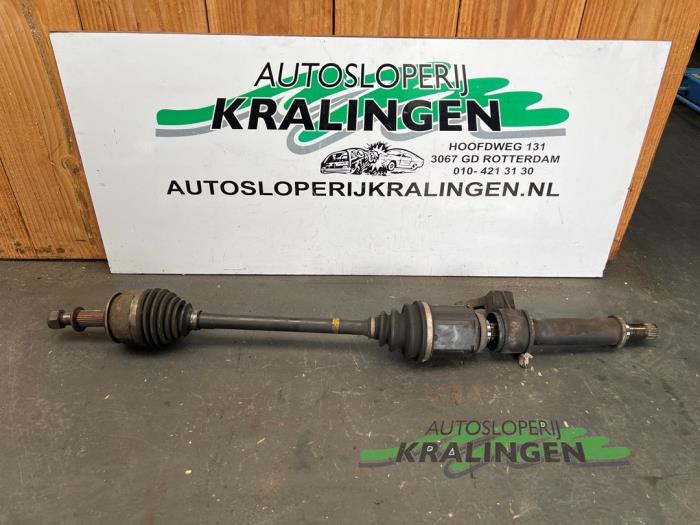 Gebruikte Steekas rechts-voor Mitsubishi Grandis (NA) 2.4 16V MIVEC Prijs op aanvraag aangeboden door Autosloperij Kralingen B.V.