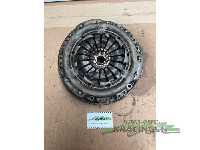 Gebruikte Dubbele massa vliegwiel Opel Astra J Sports Tourer (PD8/PE8/PF8) 1.4 Turbo 16V Prijs op aanvraag aangeboden door Autosloperij Kralingen B.V.