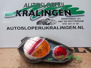 Gebruikte Achterlicht links Chevrolet Spark (M300) 1.0 16V Bifuel Prijs op aanvraag aangeboden door Autosloperij Kralingen B.V.