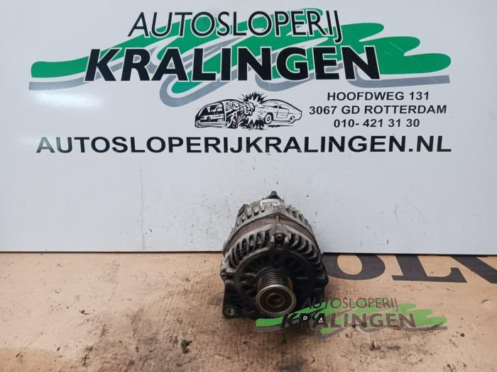 Gebruikte Dynamo Renault Clio III (BR/CR) 1.2 16V 75 Prijs € 49,99 Margeregeling aangeboden door Autosloperij Kralingen B.V.