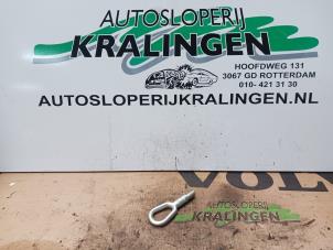 Gebruikte Sleepoog voor BMW 3 serie (E46/4) 316i 16V Prijs € 9,99 Margeregeling aangeboden door Autosloperij Kralingen B.V.