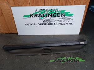 Gebruikte Dekzeil Bagageruimte Opel Astra J Sports Tourer (PD8/PE8/PF8) 1.4 Turbo 16V Prijs € 124,99 Margeregeling aangeboden door Autosloperij Kralingen B.V.