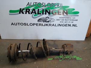 Gebruikte Schokbreker links-voor Nissan Micra (K12) 1.2 16V Prijs € 49,99 Margeregeling aangeboden door Autosloperij Kralingen B.V.