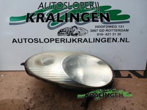 Gebruikte Rechter Koplamp Nissan Micra (K12) 1.2 16V Prijs € 24,99 Margeregeling aangeboden door Autosloperij Kralingen B.V.