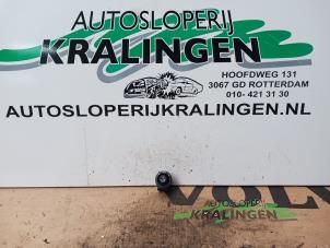 Gebruikte Schakelaar Spiegel Ford Fiesta 5 (JD/JH) 1.3 Prijs € 9,99 Margeregeling aangeboden door Autosloperij Kralingen B.V.