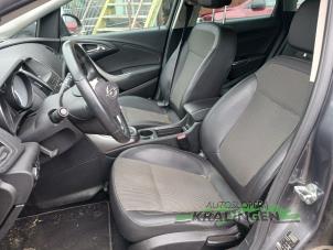 Gebruikte Bekleding Set (compleet) Opel Astra J Sports Tourer (PD8/PE8/PF8) 1.4 Turbo 16V Prijs € 249,99 Margeregeling aangeboden door Autosloperij Kralingen B.V.