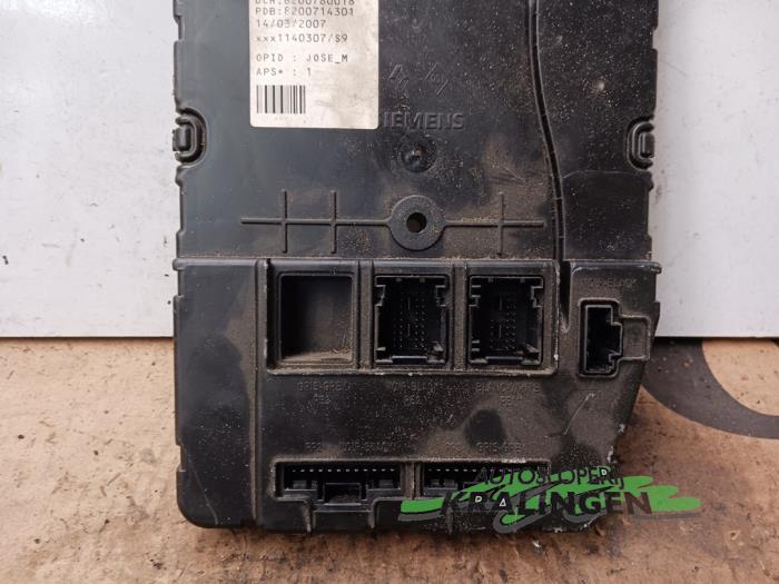 Zekeringkast van een Renault Megane II Grandtour (KM) 1.6 16V 2007