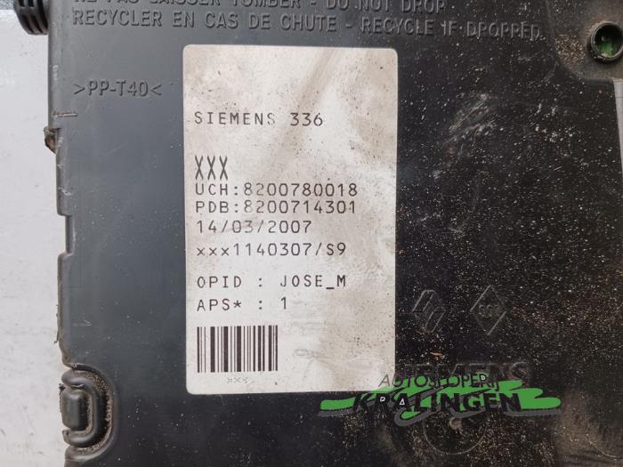 Zekeringkast van een Renault Megane II Grandtour (KM) 1.6 16V 2007