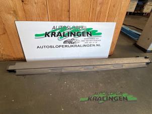 Gebruikte Rolhoes Bagageruimte Mercedes Vito (638.0) 2.3 110D Prijs € 49,99 Margeregeling aangeboden door Autosloperij Kralingen B.V.