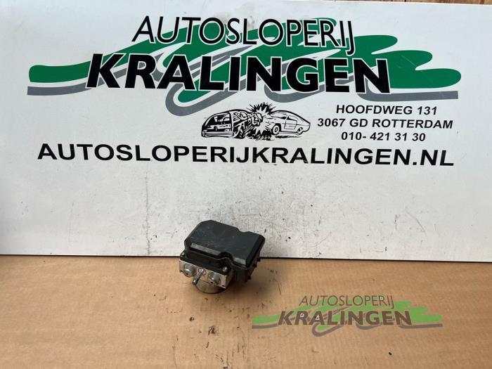 Gebruikte ABS Pomp Renault Koleos I 2.5 16V Prijs € 49,98 Margeregeling aangeboden door Autosloperij Kralingen B.V.