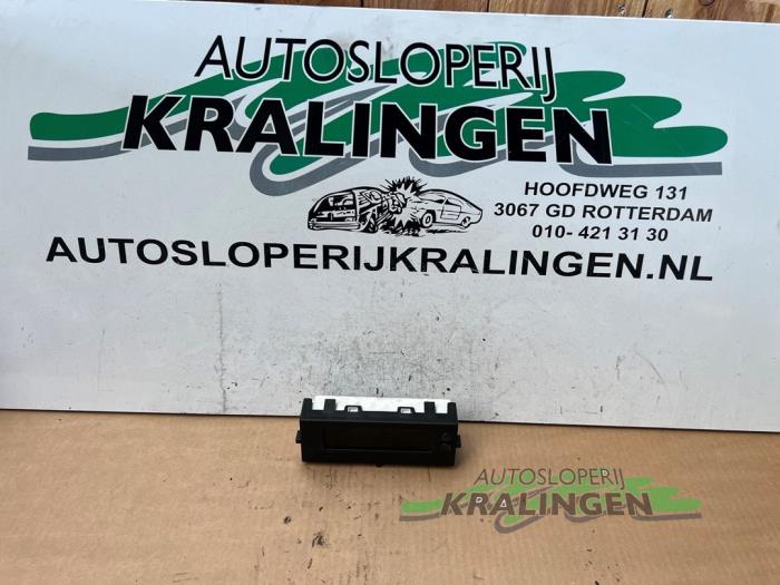Gebruikte Display Interieur Renault Koleos I 2.5 16V Prijs op aanvraag aangeboden door Autosloperij Kralingen B.V.